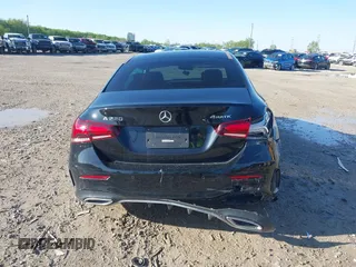 2022 Mercedes-Benz A 220 z VIN W1K3G4FB4NJ367693, wystawiony jako IAAI lot #42101749 z przebiegiem 26 494 mil mil oraz . Historia ofert i sprzedaży dostępna na DreamBid. Obrazek 17.