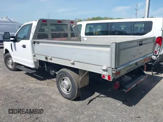2019 Ford Super Duty F-250 SRW XL with VIN 1FDBF2A66KEG59711, listed as a IAAI auction lot 42058973 with 113,086 mi miles. Bid and sale history available at carsss.com. Image 3.