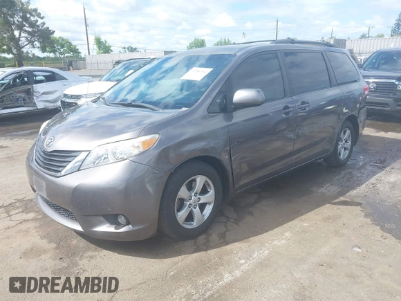 2011 Toyota Sienna LE AAS with VIN 5TDKK3DC4BS044382, listed as a IAAI auction lot 39280364 with 104,262 mi miles. Bid and sale history available at carsss.com. Image 17.