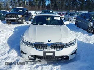 2021 BMW 3 Series 330i xDrive z VIN 3MW5R7J06M8C14597, wystawiony jako IAAI lot #41581041 z przebiegiem 8776 mil mil oraz . Historia ofert i sprzedaży dostępna na DreamBid. Obrazek 12.