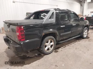 2007 Chevrolet Avalanche LTZ with VIN 3GNFK12327G236731, listed as a IAAI auction lot 41707271 with 243,088 mi miles. Bid and sale history available at carsss.com. Image 4.
