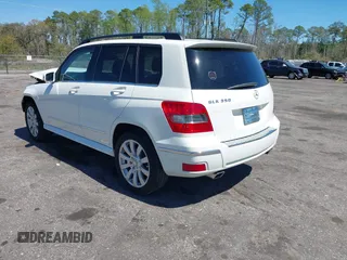 2010 Mercedes-Benz GLK with VIN WDCGG5GB6AF352765, listed as a IAAI auction lot 41832692 with 135,933 mi miles. Bid and sale history available at carsss.com. Image 3.
