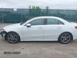 2020 Mercedes-Benz A 220 z VIN WDD3G4FB0LW036562, wystawiony jako IAAI lot #42447595 z przebiegiem 75 612 mil mil oraz . Historia ofert i sprzedaży dostępna na DreamBid. Obrazek 15.
