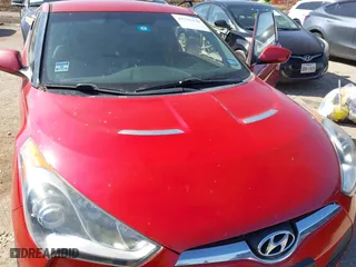 2015 Hyundai Veloster RE:FLEX with VIN KMHTC6AD7FU220449, listed as a IAAI auction lot 41752430 with 70,132 mi miles. Bid and sale history available at carsss.com. Image 6.