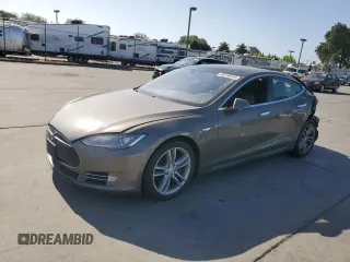 2016 Tesla Model S 90D с VIN 5YJSA1E2XGF133933, выставлен на аукционе Copart как лот 60736445 с пробегом 203 063 миль миль и Списание • Salvage title. История ставок и продаж доступна на DreamBid. Изображение 1.