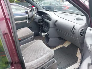 2000 Dodge Caravan with VIN 2B4FP25B7YR685222, listed as a IAAI auction lot 42508555 with 139,970 mi miles and . Bid and sale history available at DreamBid. Image 5.