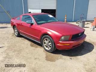 2005 Ford Mustang Deluxe с VIN 1ZVFT80N255228536, выставлен на аукционе IAAI как лот 42515752 с пробегом 126 006 миль миль и . История ставок и продаж доступна на DreamBid. Изображение 1.
