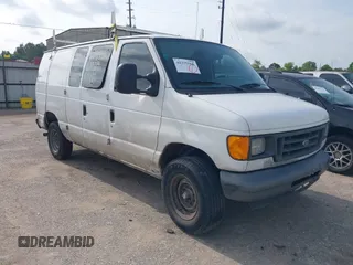 2007 Ford Econoline Cargo Commercial z VIN 1FTNE24L87DB39173, wystawiony jako IAAI lot #42375566 z przebiegiem 545 995 mil mil oraz . Historia ofert i sprzedaży dostępna na DreamBid. Obrazek 1.