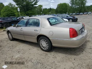 2005 Lincoln Town Car Signature z VIN 1LNHM81W35Y626266, wystawiony jako Copart lot #57461675 z przebiegiem 315 827 mil mil oraz Czysty tytuł • Clean title. Historia ofert i sprzedaży dostępna na DreamBid. Obrazek 2.