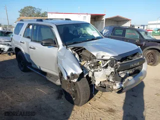 2019 Toyota 4Runner SR5 with VIN JTEZU5JR6K5197375, listed as a IAAI auction lot 41477796 with 66,526 mi miles. Bid and sale history available at carsss.com. Image 1.