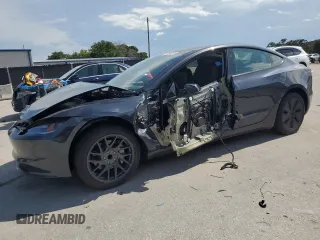 2025 Tesla Model 3 Long Range z VIN 5YJ3E1EA1SF934906, wystawiony jako Copart lot #60516255 z przebiegiem 4 416 mil mil oraz Szkoda całkowita • Salvage title. Historia ofert i sprzedaży dostępna na DreamBid. Obrazek 1.