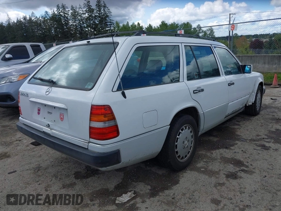 1992 Mercedes-Benz 300 with VIN WDBEA90E1NF206532, listed as a IAAI auction lot 42148991 with 248,072 mi miles and . Bid and sale history available at DreamBid. Image 4.