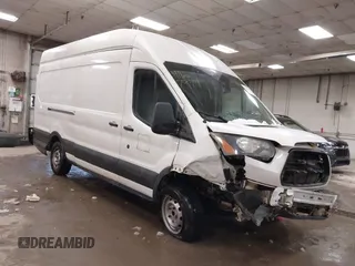 2017 Ford Transit with VIN 1FTYR3XM7HKA08504, listed as a IAAI auction lot 41607977 with 621,328 mi miles. Bid and sale history available at carsss.com. Image 1.