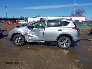 2018 Toyota RAV4 XLE with VIN JTMWFREV3JD120189, listed as a IAAI auction lot 41976999 with 62,182 mi miles and . Bid and sale history available at carsss.com. Image 15.