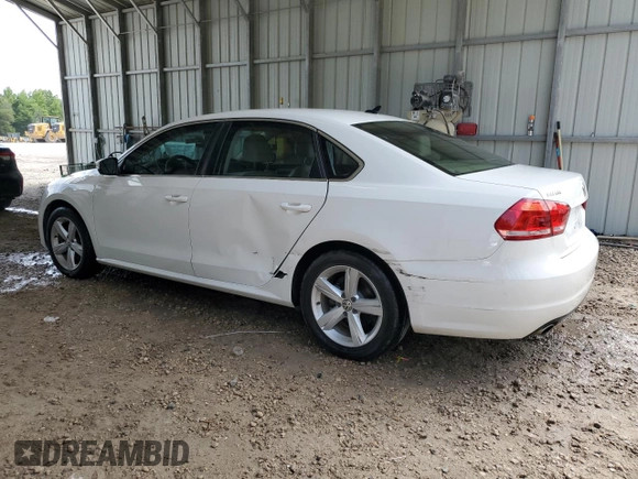 2014 Volkswagen Passat SE z VIN 1VWBT7A34EC075708, wystawiony jako Copart lot #57662405 z przebiegiem 78 077 mil mil oraz Szkoda całkowita • Salvage title. Historia ofert i sprzedaży dostępna na DreamBid. Obrazek 2.
