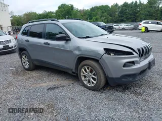 2016 Jeep Cherokee Altitude z VIN 1C4PJMAS0GW251840, wystawiony jako IAAI lot #42636245 z przebiegiem 216 061 mil mil oraz . Historia ofert i sprzedaży dostępna na DreamBid. Obrazek 1.
