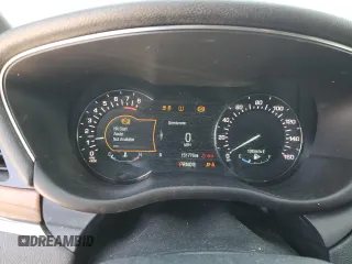2017 Lincoln MKC Select z VIN 5LMCJ2C94HUL12397, wystawiony jako Copart lot #52174715 z przebiegiem 151 776 mil mil oraz Szkoda całkowita • Salvage title. Historia ofert i sprzedaży dostępna na DreamBid. Obrazek 9.