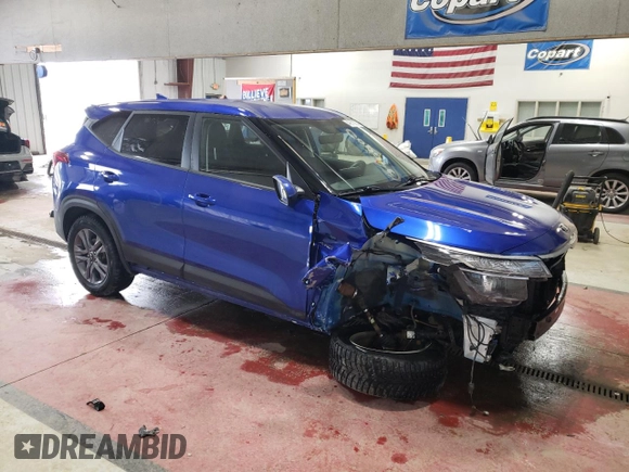 2021 Kia Seltos LX with VIN KNDEPCAA6M7121185, listed as a Copart auction lot 49608255 with 64,896 mi miles and Salvage Title. Bid and sale history available at DreamBid. Image 4.