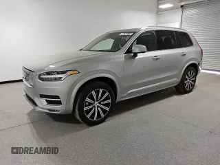 2025 Volvo XC90 Core z VIN YV4M12PJ2S1335361, wystawiony jako Copart lot #86763114 z przebiegiem 225 mil mil oraz Czysty tytuł • Clean title. Historia ofert i sprzedaży dostępna na DreamBid. Obrazek 1.