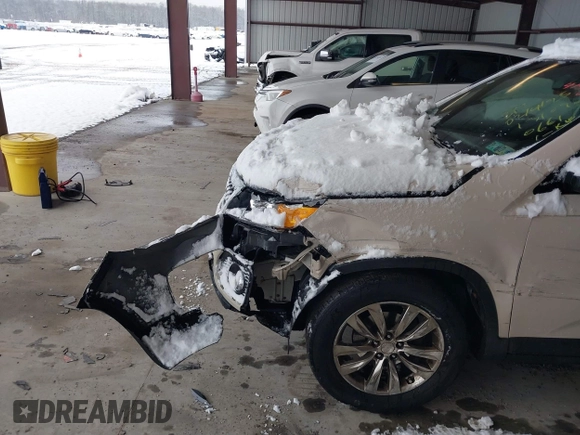 2011 Kia Sorento EX with VIN 5XYKU4A29BG040661, listed as a IAAI auction lot 41542762 with 185,108 mi miles. Bid and sale history available at carsss.com. Image 14.