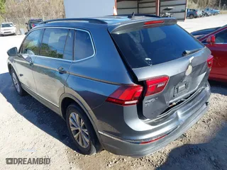 2018 Volkswagen Tiguan SEL with VIN 3VV3B7AX6JM015971, listed as a IAAI auction lot 41712580 with 138,681 mi miles. Bid and sale history available at carsss.com. Image 3.