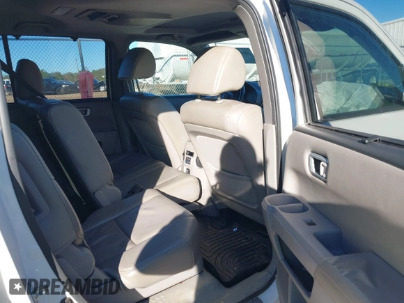 2013 Honda Pilot Touring with VIN 5FNYF4H95DB067812, listed as a IAAI auction lot 40919050 with 256,087 mi miles. Bid and sale history available at carsss.com. Image 8.
