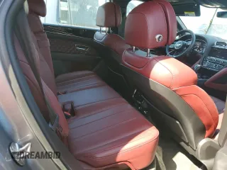 2021 Bentley Bentayga V8 z VIN SJAAM2ZV5MC033827, wystawiony jako Copart lot #75244994 z przebiegiem 16 527 mil mil oraz Nie do naprawy • Non repairable. Historia ofert i sprzedaży dostępna na DreamBid. Obrazek 11.