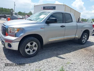 2010 Toyota Tundra z VIN 5TFUW5F16AX119032, wystawiony jako IAAI lot #42442454 z przebiegiem 221 804 mil mil oraz . Historia ofert i sprzedaży dostępna na DreamBid. Obrazek 17.