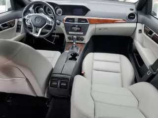 2013 Mercedes-Benz C 250 Sport z VIN WDDGF4HB3DR270325, wystawiony jako Copart lot #57044585 z przebiegiem 107 453 mil mil oraz Szkoda całkowita • Salvage title. Historia ofert i sprzedaży dostępna na DreamBid. Obrazek 8.