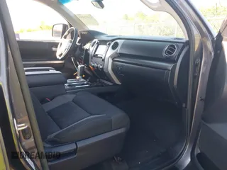 2017 Toyota Tundra 2WD SR5 with VIN 5TFEW5F18HX227330, listed as a IAAI auction lot 41972095 with 92,287 mi miles. Bid and sale history available at carsss.com. Image 5.