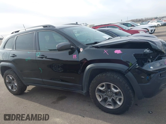 2019 Jeep Cherokee Trailhawk Elite with VIN 1C4PJMBX0KD395421, listed as a IAAI auction lot 41265048 with 70,070 mi miles. Bid and sale history available at carsss.com. Image 13.