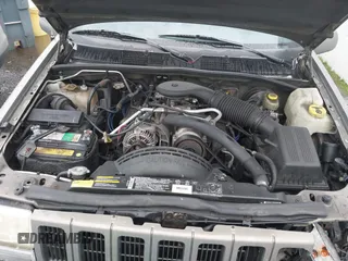 1998 Jeep Grand Cherokee Limited with VIN 1J4GZ78YXWC236969, listed as a IAAI auction lot 41095686 with 182,001 mi miles. Bid and sale history available at carsss.com. Image 10.