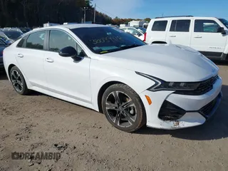 2023 Kia K5 GT-Line z VIN 5XXG64J2XPG175997, wystawiony jako IAAI lot #38039478 z przebiegiem 23 751 mil mil oraz . Historia ofert i sprzedaży dostępna na DreamBid. Obrazek 1.