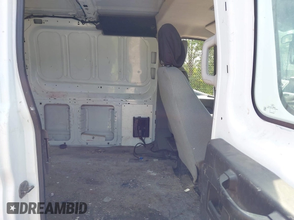2015 Ford Transit Cargo z VIN 1FTNE1ZM4FKB15801, wystawiony jako IAAI lot #42674219 z przebiegiem 228 634 mil mil oraz . Historia ofert i sprzedaży dostępna na DreamBid. Obrazek 8.