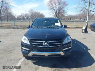 2013 Mercedes-Benz M-Class ML 350 with VIN 4JGDA5HB6DA183773, listed as a IAAI auction lot 41843086 with 139,302 mi miles. Bid and sale history available at carsss.com. Image 12.