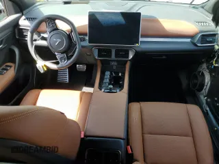 2024 VinFast VF 8 Plus z VIN RLLV1AFA3RH008297, wystawiony jako Copart lot #50979855 z przebiegiem 931 mil mil oraz Szkoda całkowita • Salvage title. Historia ofert i sprzedaży dostępna na DreamBid. Obrazek 8.