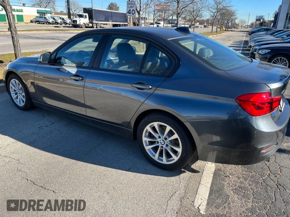 2018 BMW 3 Series 320i xDrive with VIN WBA8E5G54JNU47709, listed as a Copart auction lot 87876775 with 40,647 mi miles and Clean Title. Bid and sale history available at carsss.com. Image 3.