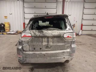 2018 Jeep Grand Cherokee Laredo E with VIN 1C4RJFAG4JC313054, listed as a IAAI auction lot 41469450 with 142,929 mi miles. Bid and sale history available at carsss.com. Image 17.