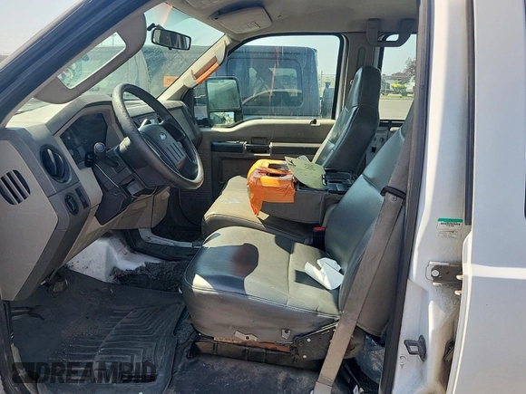 2008 Ford F-250 XL z VIN 1FTSW20538EE05153, wystawiony jako IAAI lot #42554757 z przebiegiem 162 318 mil mil oraz . Historia ofert i sprzedaży dostępna na DreamBid. Obrazek 30.
