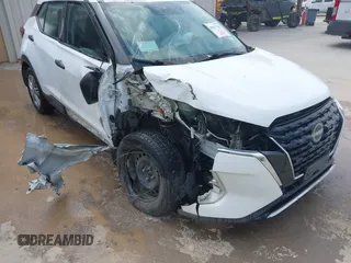 2022 Nissan Kicks S z VIN 3N1CP5BVXNL487512, wystawiony jako IAAI lot #42067716 z przebiegiem 66 236 mil mil oraz . Historia ofert i sprzedaży dostępna na DreamBid. Obrazek 6.