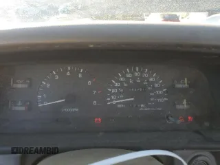 1995 Toyota T100 z VIN JT4VD22F4S0008399, wystawiony jako Copart lot #42249755 z przebiegiem 282 751 mil mil oraz Czysty tytuł • Clean title. Historia ofert i sprzedaży dostępna na DreamBid. Obrazek 9.