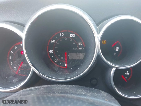 2008 Pontiac Vibe with VIN 5Y2SL65858Z411063, listed as a IAAI auction lot 41658388 with 166,874 mi miles. Bid and sale history available at carsss.com. Image 7.