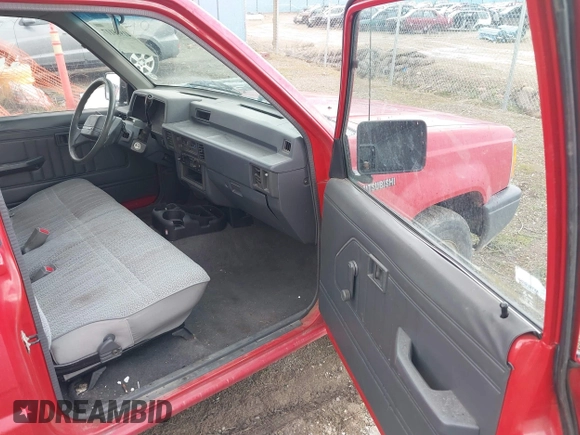 1994 Mitsubishi Mighty Max z VIN JA7LS21G0RP007773, wystawiony jako IAAI lot #41915117 z przebiegiem 68 410 mil mil oraz . Historia ofert i sprzedaży dostępna na DreamBid. Obrazek 5.