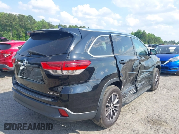 2018 Toyota Highlander SE with VIN 5TDJZRFH3JS825072, listed as a IAAI auction lot 42155887 with 110,920 mi miles and . Bid and sale history available at DreamBid. Image 4.