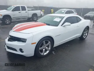2011 Chevrolet Camaro 2LT z VIN 2G1FC1ED0B9197157, wystawiony jako IAAI lot #41485175 z przebiegiem 133 049 mil mil oraz . Historia ofert i sprzedaży dostępna na DreamBid. Obrazek 17.