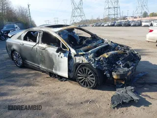 2017 Lincoln MKZ Select z VIN 3LN6L5D96HR658856, wystawiony jako IAAI lot #40884043 z przebiegiem Nie podano mil oraz . Historia ofert i sprzedaży dostępna na DreamBid. Obrazek 1.