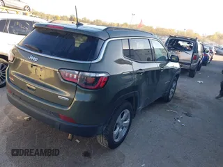 2019 Jeep Compass Altitude z VIN 3C4NJCBB6KT637645, wystawiony jako IAAI lot #40686310 z przebiegiem 60 215 mil mil oraz . Historia ofert i sprzedaży dostępna na DreamBid. Obrazek 4.