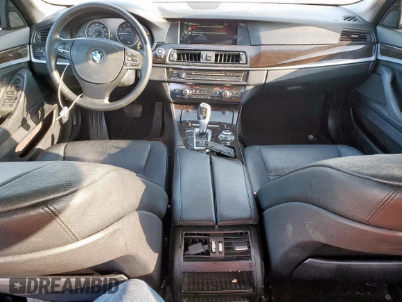 2013 BMW 5 Series 528i xDrive z VIN WBAXH5C53DDW15228, wystawiony jako Copart lot #59057115 z przebiegiem 238 230 mil mil oraz Czysty tytuł • Clean title. Historia ofert i sprzedaży dostępna na DreamBid. Obrazek 8.