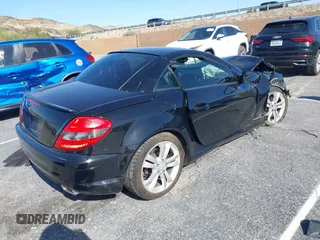 2011 Mercedes-Benz SLK 300 z VIN WDBWK5EA6BF235794, wystawiony jako IAAI lot #41948933 z przebiegiem 80 244 mil mil oraz . Historia ofert i sprzedaży dostępna na DreamBid. Obrazek 4.