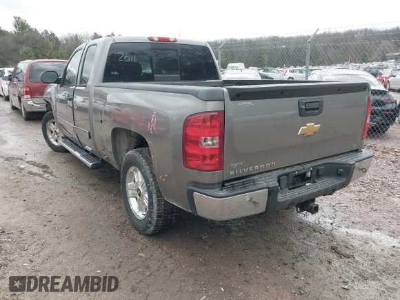 2012 Chevrolet Silverado 1500 LT with VIN 1GCRKSE76CZ228698, listed as a IAAI auction lot 42092011 with 184,322 mi miles. Bid and sale history available at carsss.com. Image 3.